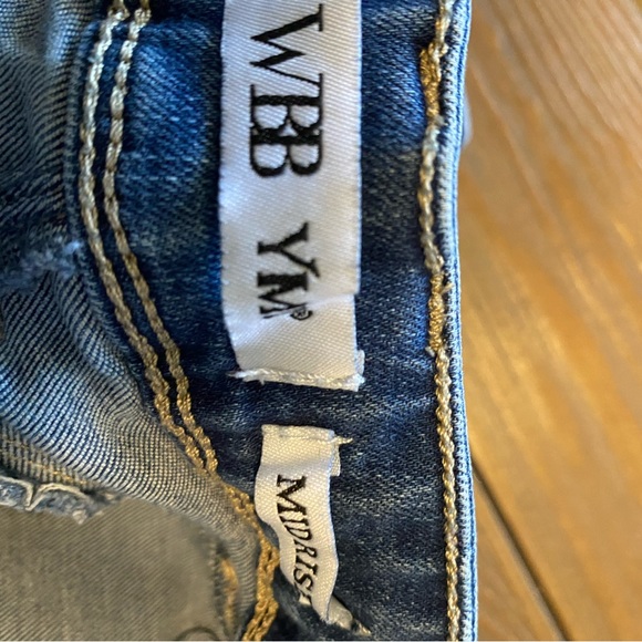 Women’s Bundle (Jeans & Hoodie) - Picture 6 of 11